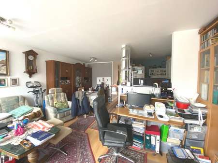 Aktuell: Wohnzimmer - Etagenwohnung in 84478 Waldkraiburg mit 61m² kaufen