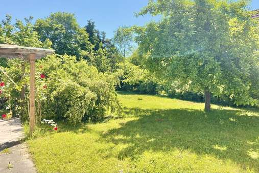 Blick in den Garten - Einfamilienhaus in 84453 Mühldorf mit 131m² kaufen