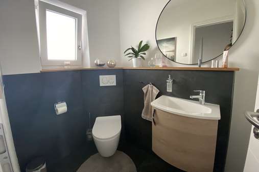 Musterbeispiel Gäste WC im Erdgeschoss - Doppelhaushälfte in 84335 Mitterskirchen mit 160m² kaufen