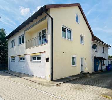 Hausansicht strassenseitig - Mehrfamilienhaus in 84539 Ampfing mit 180m² kaufen