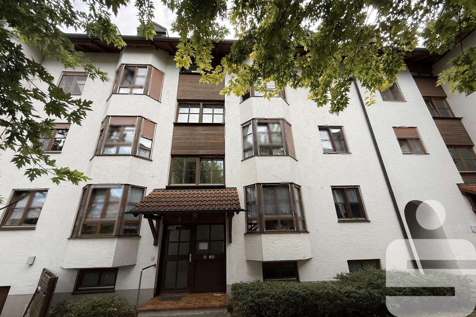 Hauseingang - Dachgeschosswohnung in 84524 Neuötting mit 72m² kaufen