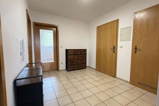 Flur - Dachgeschosswohnung in 84524 Neuötting mit 72m² kaufen