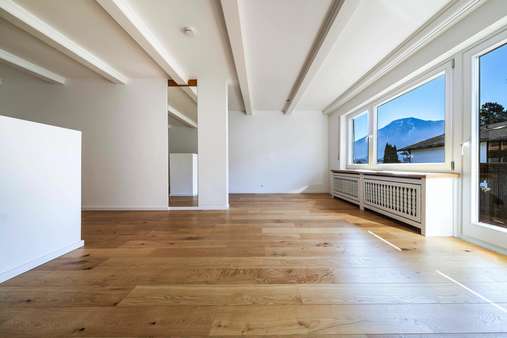 Wohnzimmer Wohnung rechts - Etagenwohnung in 83700 Rottach-Egern mit 103m² kaufen