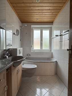 Badezimmer Badezimmer - Etagenwohnung in 83734 Hausham mit 57m² kaufen