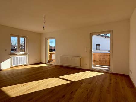 Wohnzimmer - Etagenwohnung in 83624 Otterfing mit 73m² kaufen