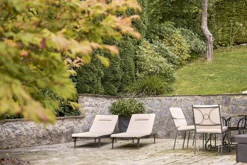Terrassenbereich Westseite Terrassenbereich Westseite - Landhaus in 83707 Bad Wiessee mit 224m² kaufen