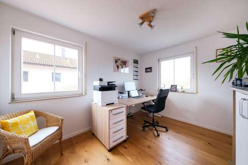 Büro Büro - Reiheneckhaus in 83624 Otterfing mit 125m² kaufen