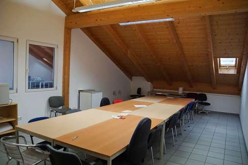 Gruppenraum - Büro in 83714 Miesbach mit 565m² günstig mieten