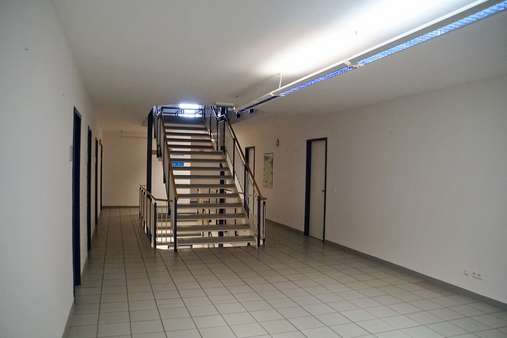 Treppenhaus - Büro in 83714 Miesbach mit 565m² günstig mieten