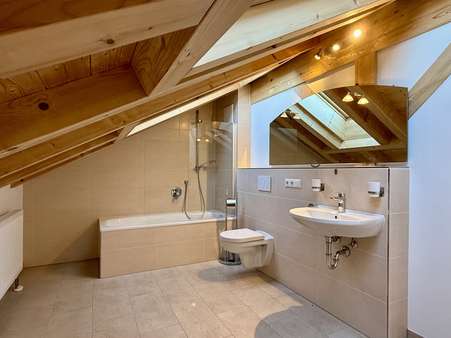 Bad Bad - Dachgeschosswohnung in 83624 Otterfing mit 62m² kaufen