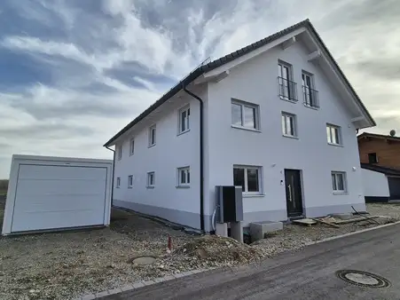 Große, moderne Neubau-DHH mit sehr guter Ausstattung und viel Platz!