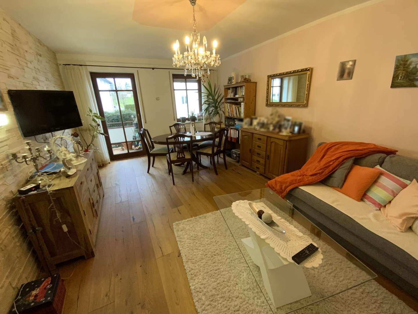 Wohnzimmer - Etagenwohnung in 83209 Prien mit 83m² kaufen