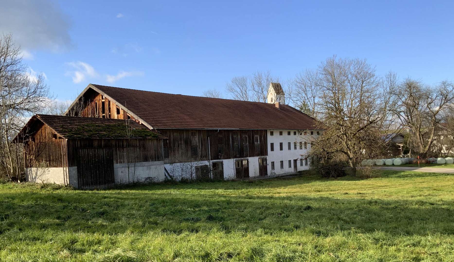 Gesamtansicht von Norden - Bauernhaus in 83549 Eiselfing mit 150m² kaufen