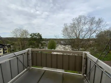 Ein erhabenes Gefühl mit Blick auf die Altstadt - Solide 3-Zi.-Maisonette-Wohnung mit TG-Stellplatz