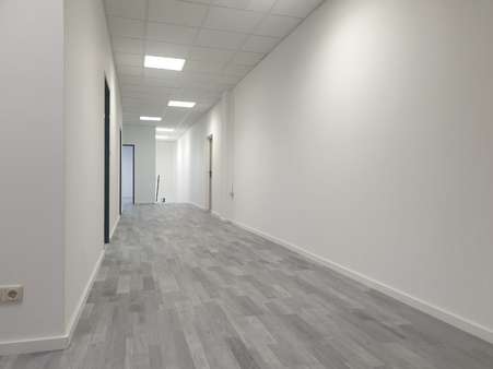 Flur - Büro in 83128 Halfing mit 200m² mieten