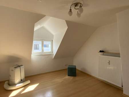 Wohnzimmer DG - Mehrfamilienhaus in 83022 Rosenheim mit 220m² kaufen