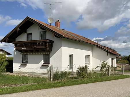 Gesamtansicht - Einfamilienhaus in 83549 Eiselfing mit 125m² kaufen