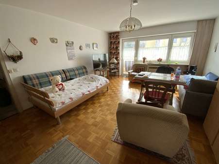 Wohnzimmer - Etagenwohnung in 83022 Rosenheim mit 47m² kaufen