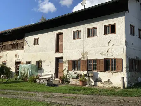 Kleine sanierungsbedürftige Hofstelle mit attraktiven Steuervorteilen Denkmal-AFA