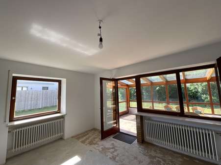 Wohnzimmer Erdgeschoss - Zweifamilienhaus in 86573 Obergriesbach mit 185m² kaufen