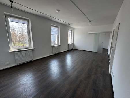 Wohn- und Esszimmer - Etagenwohnung in 86150 Augsburg mit 72m² mieten