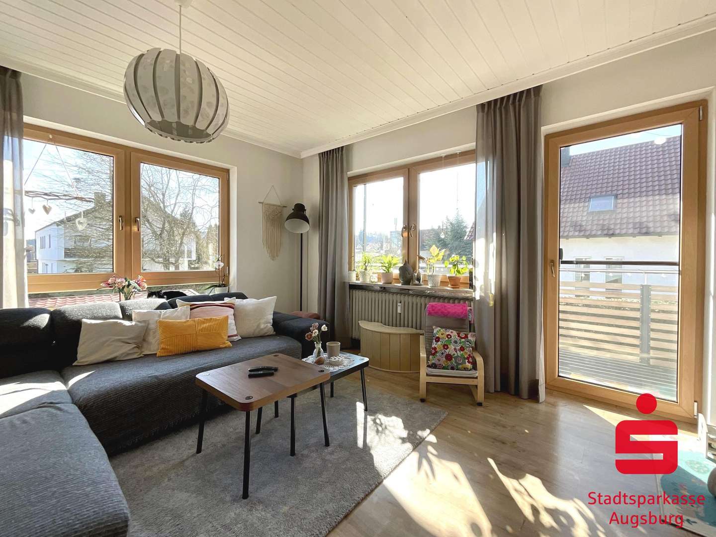 Wohnzimmer - Etagenwohnung in 86500 Kutzenhausen mit 90m² kaufen