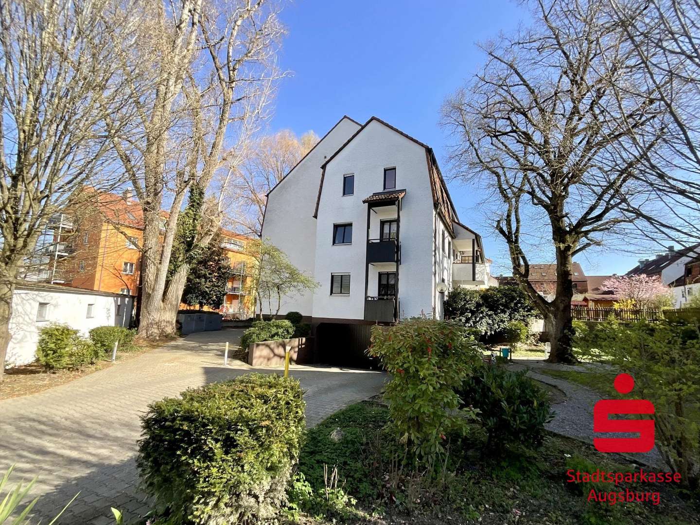 Gebäudeansicht - Etagenwohnung in 86153 Augsburg mit 75m² kaufen