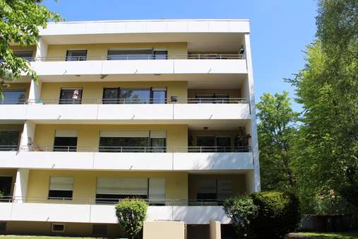 Südansicht - Erdgeschosswohnung in 86163 Augsburg mit 121m² kaufen
