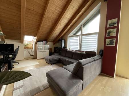 Wohnzimmer - Dachgeschosswohnung in 86368 Gersthofen mit 65m² kaufen