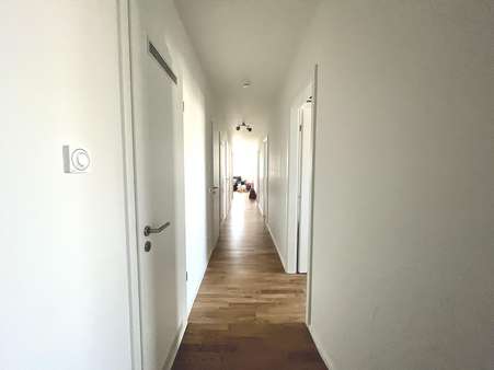 Flur - Etagenwohnung in 86159 Augsburg mit 122m² mieten
