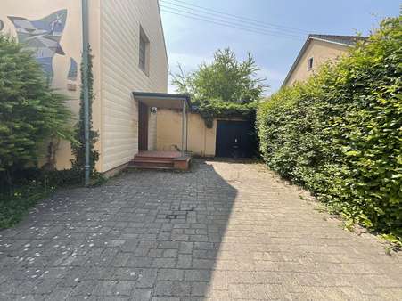 Einfahrt - Einfamilienhaus in 86368 Gersthofen mit 155m² kaufen