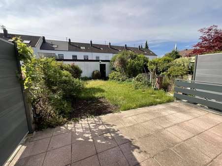 Blick in Garten Blick in Garten - Reihenmittelhaus in 86163 Augsburg mit 150m² kaufen