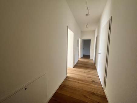 Flur - Erdgeschosswohnung in 86153 Augsburg mit 80m² mieten