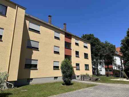 Hausansicht - Etagenwohnung in 86179 Augsburg mit 76m² kaufen