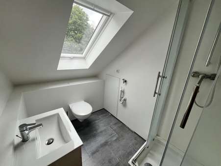 Bad - Dachgeschosswohnung in 86356 Neusäß mit 35m² mieten