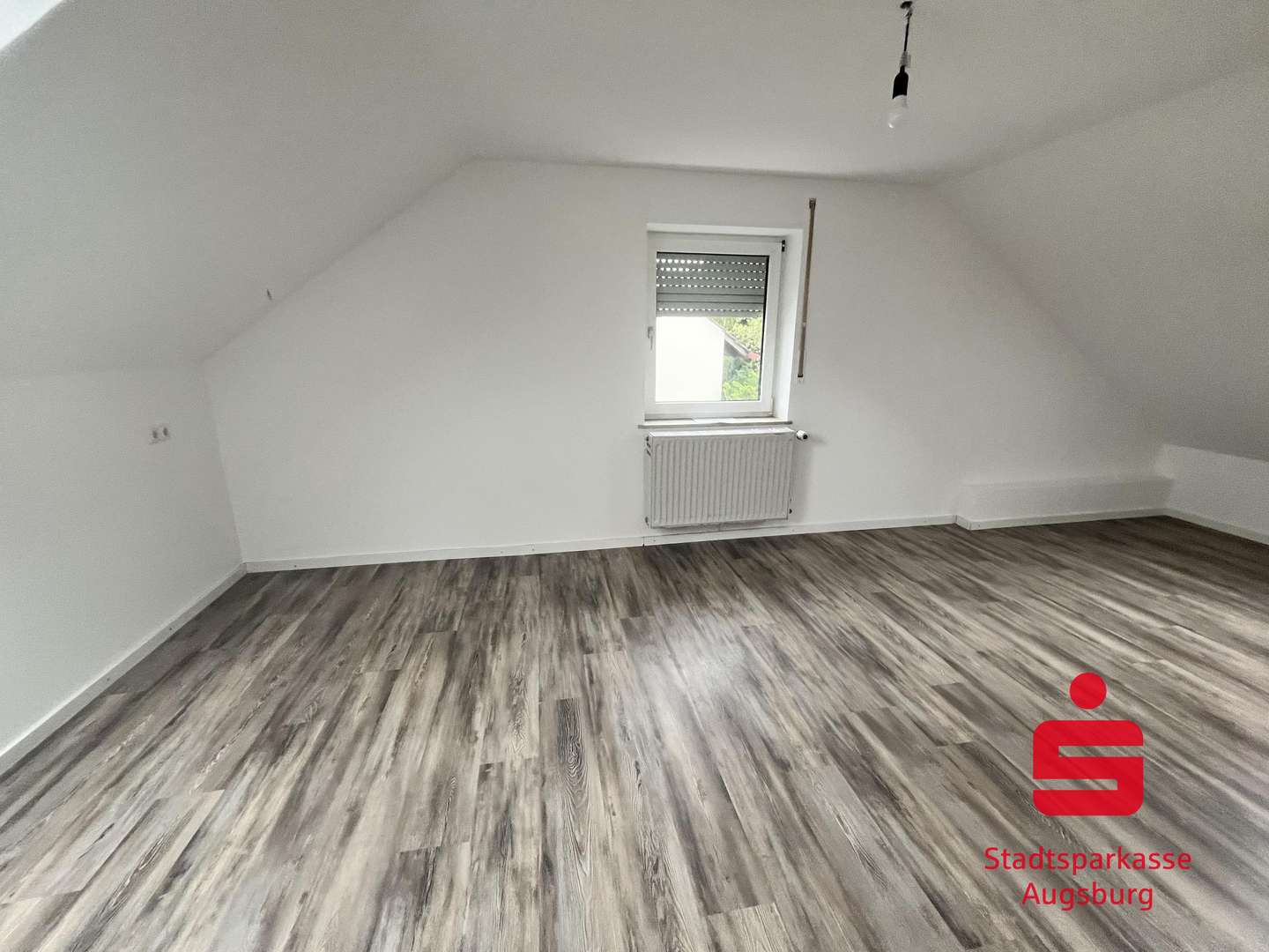 Wohn-/Ess- /Schlafzimmer - Dachgeschosswohnung in 86356 Neusäß mit 35m² mieten