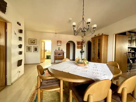 Flur/ Esszimmer Flur/ Esszimmer - Dachgeschosswohnung in 86154 Augsburg mit 119m² kaufen