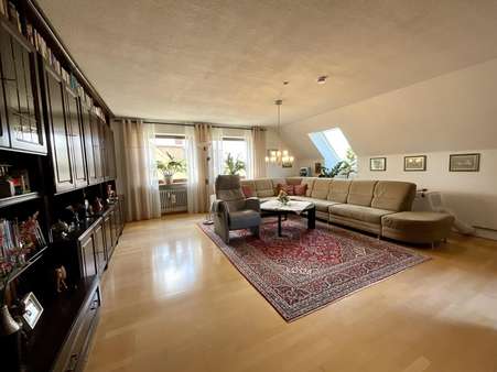 Wohnzimmer Wohnzimmer - Dachgeschosswohnung in 86154 Augsburg mit 119m² kaufen