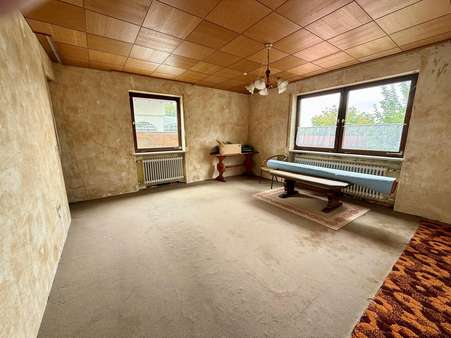 Wohnzimer im EG - Zweifamilienhaus in 86415 Mering mit 172m² kaufen
