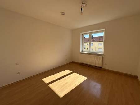 Wohnzimmer - Etagenwohnung in 86179 Augsburg mit 52m² kaufen