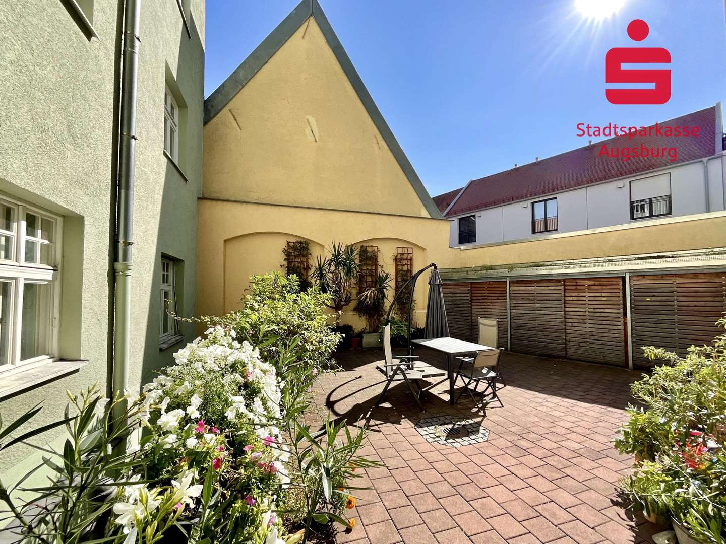 Innenhof - Etagenwohnung in 86152 Augsburg mit 140m² kaufen