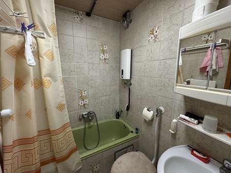 Badezimmer - Reihenmittelhaus in 86179 Augsburg mit 89m² kaufen