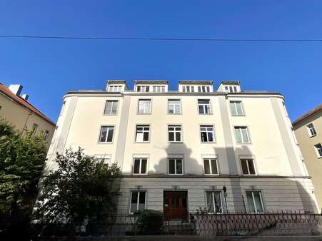 Außenansicht - Etagenwohnung in 86152 Augsburg mit 122m² kaufen