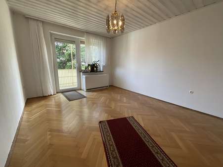 Wohnzimmer - Etagenwohnung in 86167 Augsburg mit 64m² kaufen