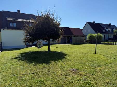Aussenansicht mit Garten Aussenansicht mit Garten - Zweifamilienhaus in 86415 Mering mit 196m² kaufen