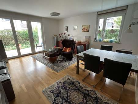 Wohn- und Esszimmer - Erdgeschosswohnung in 86150 Augsburg mit 87m² kaufen