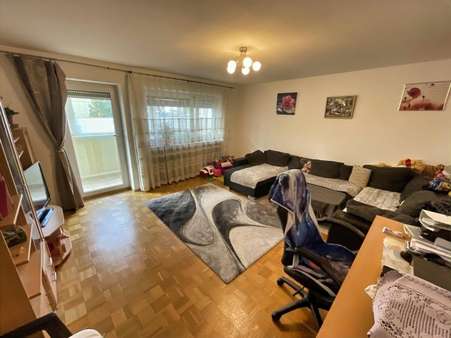 Wohnzimmer - Erdgeschosswohnung in 86343 Königsbrunn mit 78m² kaufen