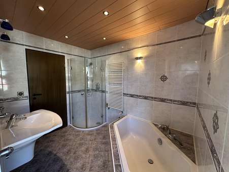 Badezimmer - Reiheneckhaus in 86179 Augsburg mit 160m² kaufen