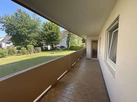 Balkon mit Blick ins Grüne Balkon mit Blick ins Grüne - Erdgeschosswohnung in 86157 Augsburg mit 88m² kaufen
