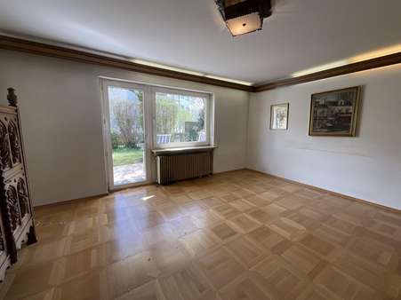 Wohnzimmer - Reiheneckhaus in 86165 Augsburg mit 99m² kaufen